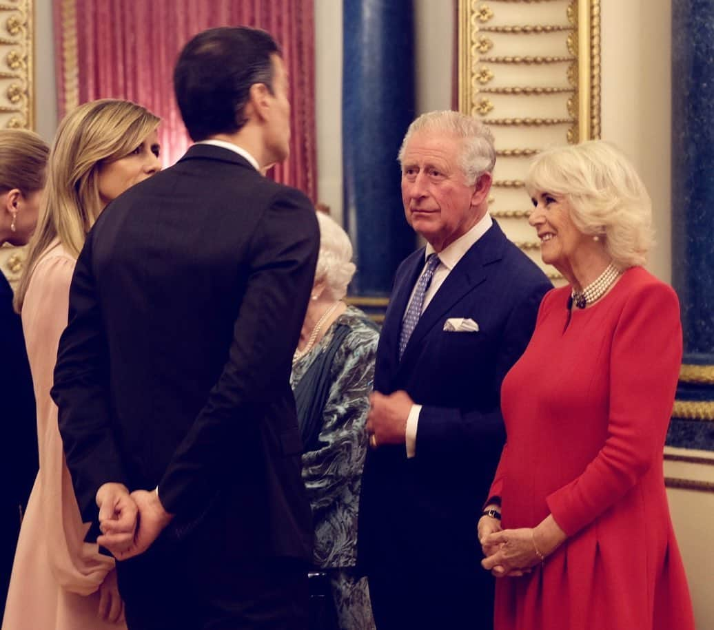 ロイヤル・ファミリーさんのインスタグラム写真 - (ロイヤル・ファミリーInstagram)「Her Majesty The Queen hosted a reception to welcome Heads of State and Government of @nato countries to Buckingham Palace this evening.  NATO leaders are in London to attend the NATO Leaders’ Meeting 2019.  The Queen was joined by The Prince of Wales and The Duchess of Cornwall as they greeted Heads of State and Government, and their spouses or partners, in the Music Room of Buckingham Palace before hosting a small reception in the Green Drawing Room.  The Princess Royal, The Duchess of Cambridge and The Duke and Duchess of Gloucester also welcomed NATO leaders, members of the delegations and NATO staff in the Picture Gallery.  See our previous post to find out more about NATO and watch some footage from the archives 🎥」12月4日 5時37分 - theroyalfamily