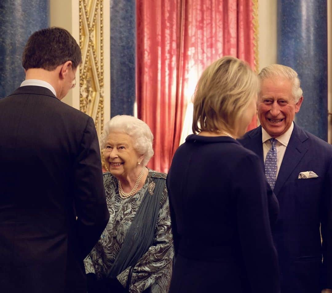 ロイヤル・ファミリーさんのインスタグラム写真 - (ロイヤル・ファミリーInstagram)「Her Majesty The Queen hosted a reception to welcome Heads of State and Government of @nato countries to Buckingham Palace this evening.  NATO leaders are in London to attend the NATO Leaders’ Meeting 2019.  The Queen was joined by The Prince of Wales and The Duchess of Cornwall as they greeted Heads of State and Government, and their spouses or partners, in the Music Room of Buckingham Palace before hosting a small reception in the Green Drawing Room.  The Princess Royal, The Duchess of Cambridge and The Duke and Duchess of Gloucester also welcomed NATO leaders, members of the delegations and NATO staff in the Picture Gallery.  See our previous post to find out more about NATO and watch some footage from the archives 🎥」12月4日 5時37分 - theroyalfamily