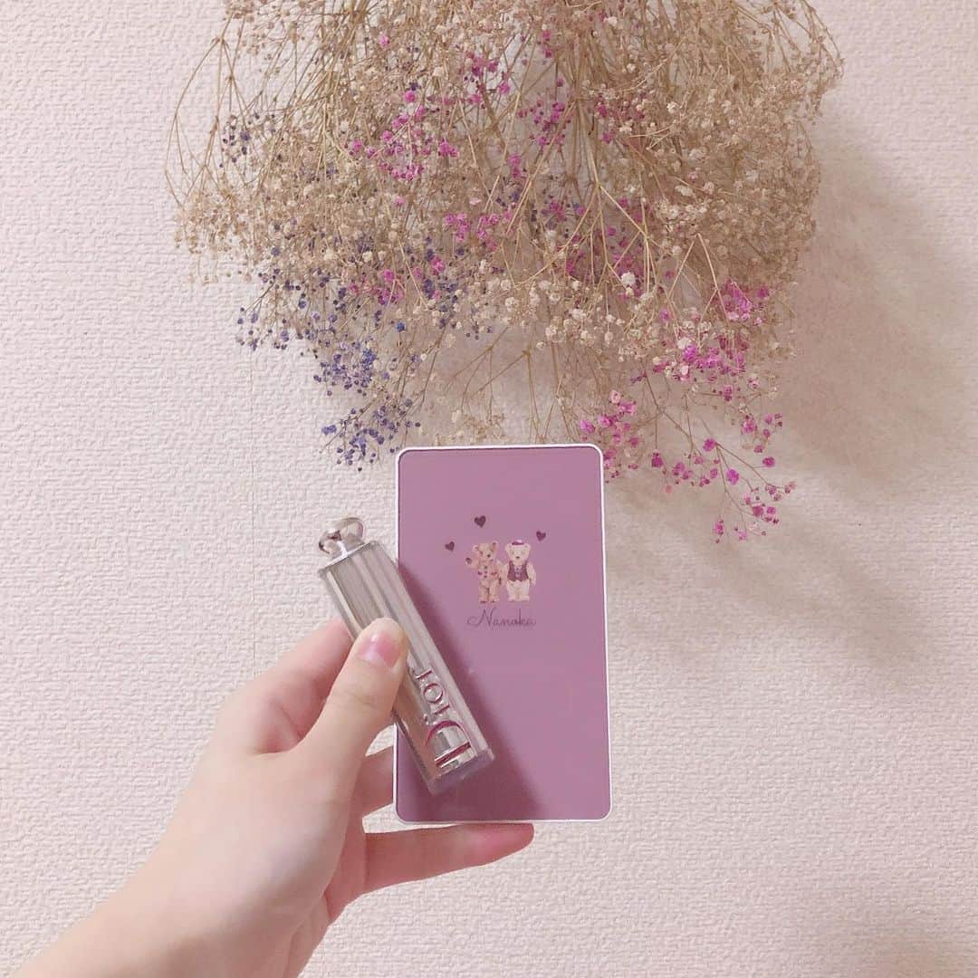 青木菜花のインスタグラム：「.﻿ .﻿ モバイルバッテリーずっとほしくてやっと！！😭﻿ @milry_official くまちゃんかわいい☺️☺️﻿ ﻿ 誕生日のときにかじくんからプレゼントしてもらったお花、﻿ ドライフラワーにしたんだけどめちゃめちゃ可愛い🥺﻿ .﻿ . #ドライフラワー #花 #かすみ草 #ピンク #白 #青 #なのかじ #モバイルバッテリー #充電器 #くま #可愛い #dior #リップ #instagood #instalove #instalike #l4l」
