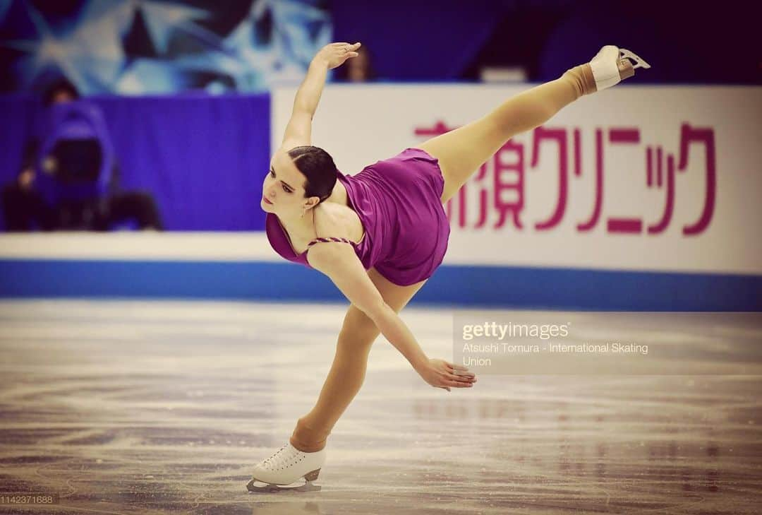 ロベルタ・ロデギエーロさんのインスタグラム写真 - (ロベルタ・ロデギエーロInstagram)「Onto the next one —> Golden Spin, Zagreb ⛸ #aeronauticamilitare #circolopattinatoriartisticitrento #lamiavitasuipattini」12月3日 21時15分 - robyrode