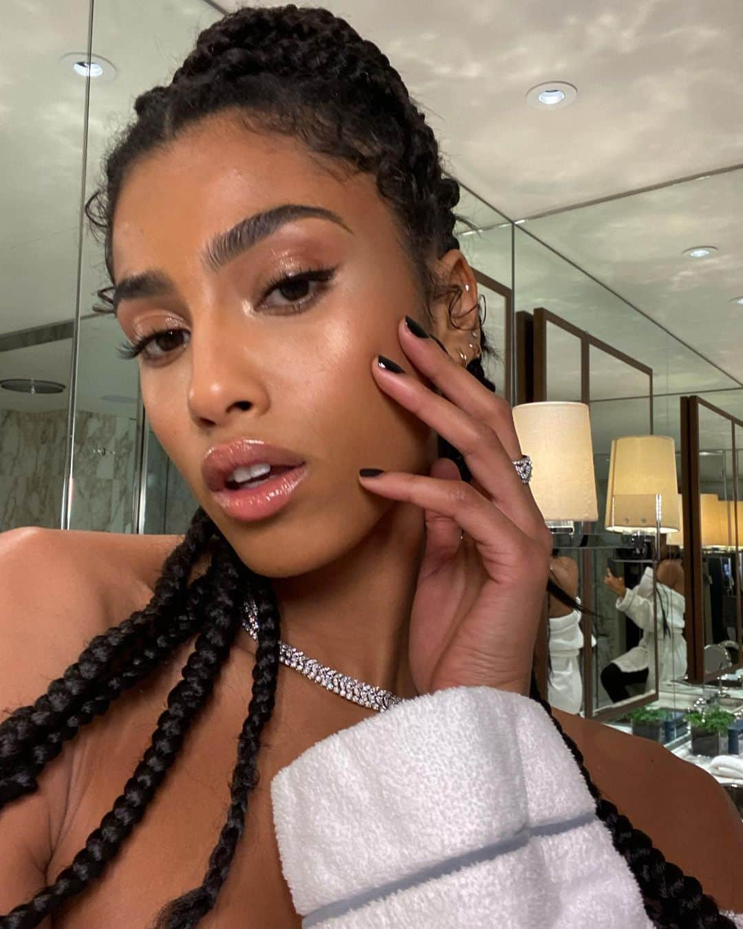 イマン・ハマンさんのインスタグラム写真 - (イマン・ハマンInstagram)「yesterday final make up and hair look ❤️ #bfa」12月3日 21時15分 - imaanhammam