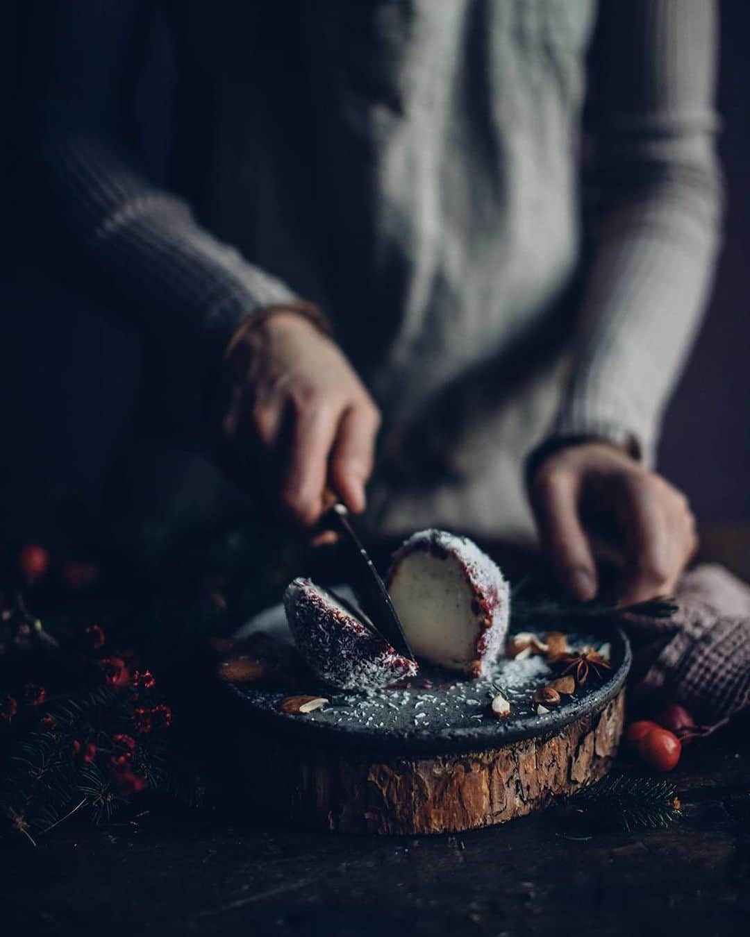 Our Food Storiesさんのインスタグラム写真 - (Our Food StoriesInstagram)「More photos from this delicious honey-cheesecake ice-cream with almond brittle and lingonberry jam🍧 Get the recipe on the blog guys, link is in profile. #ourfoodstories  ____ #icecreamlover #christmasrecipe #dessertlovers #christmasdessert #glutenfri #glutenfrei #glutenfreerecipes #glutenfreedessert #foodblogger #germanfoodblogger #foodstyling #foodstylist #foodphotographer #huffposttaste #fellowmag #simplejoys #honeyrecipes」12月3日 21時18分 - _foodstories_