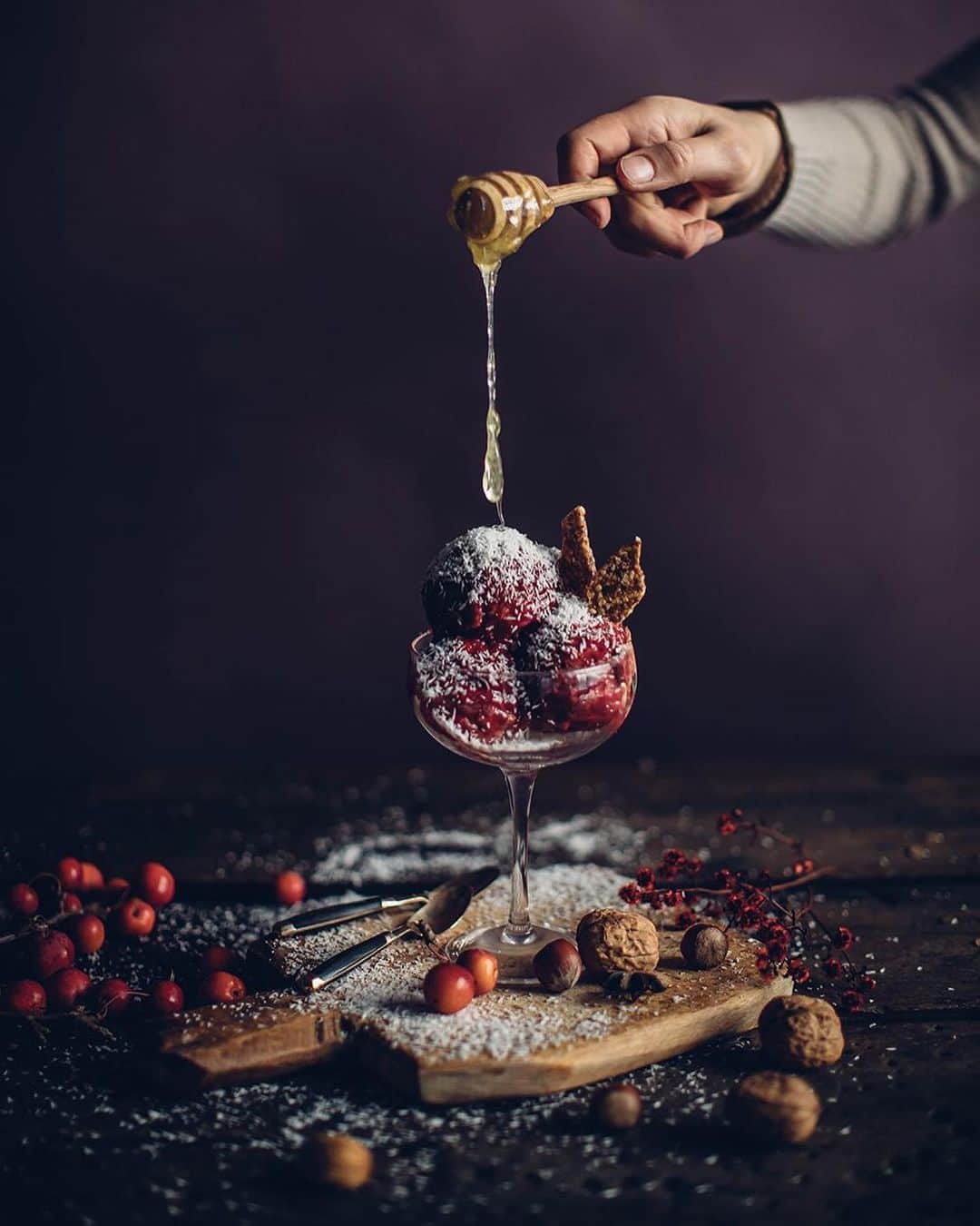 Our Food Storiesさんのインスタグラム写真 - (Our Food StoriesInstagram)「More photos from this delicious honey-cheesecake ice-cream with almond brittle and lingonberry jam🍧 Get the recipe on the blog guys, link is in profile. #ourfoodstories  ____ #icecreamlover #christmasrecipe #dessertlovers #christmasdessert #glutenfri #glutenfrei #glutenfreerecipes #glutenfreedessert #foodblogger #germanfoodblogger #foodstyling #foodstylist #foodphotographer #huffposttaste #fellowmag #simplejoys #honeyrecipes」12月3日 21時18分 - _foodstories_