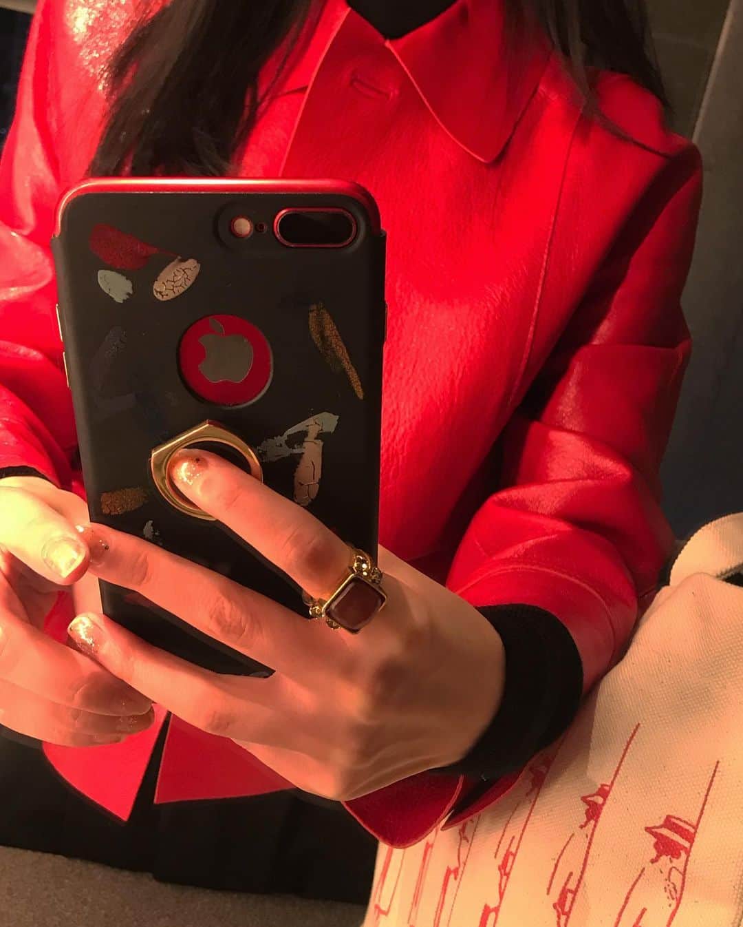 IZUMIさんのインスタグラム写真 - (IZUMIInstagram)「Redの日。🥀 #moetmoment #dresscord #red #tokyuplazashibuya #tokyo」12月3日 21時20分 - izuuumixxx