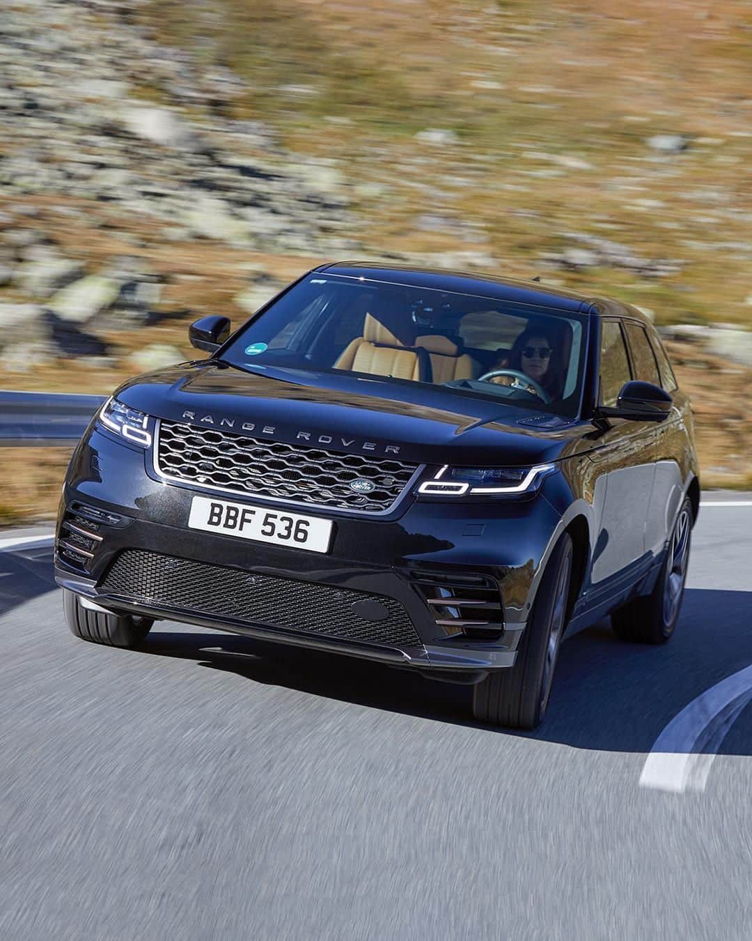 Land Roverさんのインスタグラム写真 - (Land RoverInstagram)「With Intelligent Driveline Dynamics, the Range Rover Velar is continuously working to keep the drive serene in any conditions. Search “Velar IDD” to find out more.  #4x4 #CarsofInstagram #Instacar #Design #AutomotiveDesign #LandRover #SUV #Car #Cars」12月3日 21時30分 - landrover