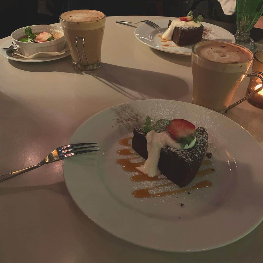 鈴木えりかさんのインスタグラム写真 - (鈴木えりかInstagram)「. ☕️🍰 . . . . #宇田川カフェ #渋谷カフェ #ケーキ #ガトーショコラ #cafe #cake #shibuya」12月3日 21時23分 - eripuu0713