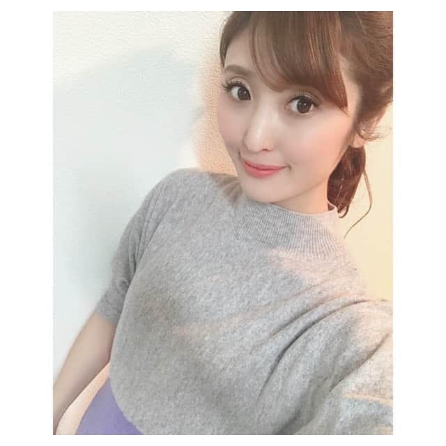 川口智美のインスタグラム：「プロの方にメイクしてもらうと本当に全然違うっっ💄  肌の質感もよく見えるし、 自然なのに目元がぱっちりする😭ありがたみっっ  #makeup」