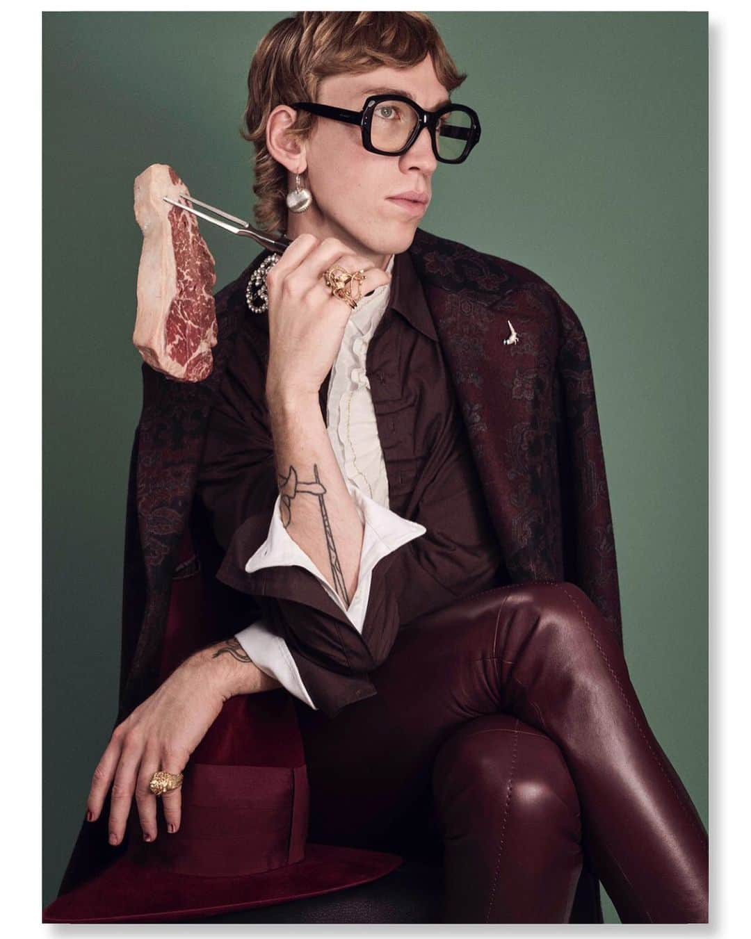 NINA PARKさんのインスタグラム写真 - (NINA PARKInstagram)「🥩 Old Master 🥩 LUFTHANSA EXCLUSIVE N•12  OUT NOW 💥 _______________________________________________________#PHOTOGRAPHER: @markusjans  #CREATIVE CONCEPT & #PRODUCTION: @oloveny  #STYLING: @paulmaximilian | @schierkeartists, STYLING  #ASSISTANT: @davidkele , @stefanuhr  PROP-STYLING: @studio.stadelmann  MODEL: @davidskylling | @izaio.modelmanagement  #HAIR: @82_patrick_gorra | @ballsaal_artist_management  #MAKEUP by ME @ninaparkbeaute | @ballsaal_artist_management used #Products @diormakeup & @chanel.beauty ______________________________________________ #Lufthansa #editorial #xmas #magazine #beauty #mua #hairstyle #shooting #art #celeb #instatravel  #뷰티 #연예인 #잡지 #메이크업 #헤어스타일 #크리스마스 #セレブ #雑誌 #メイクアップ #髪型」12月3日 21時36分 - ninaparkbeaute