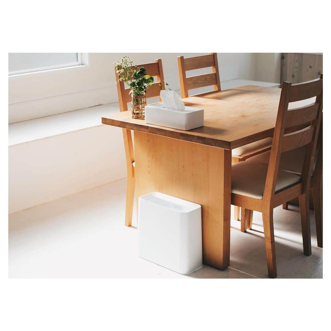 ideaco online storeさんのインスタグラム写真 - (ideaco online storeInstagram)「・ 机に沿わせて置ける角型ゴミ箱Hi-GRANDE☺︎ 真っ白な清潔感あるマットホワイトがお家に馴染みます。 ・ ティッシュケースは磁器のようなしっとりした質感と重みが高級感あるbar grande☺︎こちらもお色はマットホワイト♡ ・ 合わせて使いたいマットホワイトの組み合わせです。 ・ ・ #ideaco#イデアコ#ゴミ箱#hi-grande#イデアコチューブラー#ティッシュケース#bargrande#バーグランデ#ダイニング#ダイニングテーブル #シンプルインテリア#インテリアデザイン#シンプルな暮らし#ホワイトインテリア#ナチュラルインテリア#ナチュラルな家 #おうち#家づくり#ティッシュボックス #暮らし#暮らしを楽しむ#持たない暮らし#ミニマルライフ #trashcan #tissuecase #diningroom #diningtable#simpleinterior」12月3日 21時37分 - ideaco_home