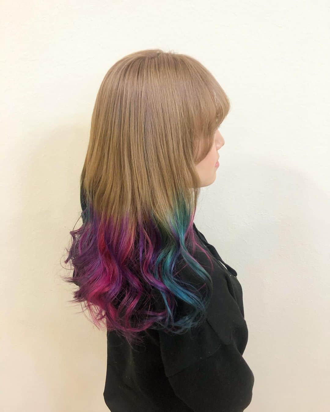 salon PRATiNO(サロンプラチノ)のインスタグラム：「. 💗三色レインボーカラー💗. . ピンク&ムラサキ&ブルーを毛先に💜💜 好きな色を顔周りに🌈💫 成人式の前撮りの全日に来てくださいました🥰💙 可愛いカラーで一生の思い出を💓💓 . . 【CLAVIS PRATINO】 ◇月曜日～土曜日 11:00～20:00 ◇日曜日 11:00～18:00 ※定休日なし ※時間外はお問い合わせください。 愛知県名古屋市中区錦3-4-19石垣ビル７Ｆ ☎︎052-962-7017 . #hairstyle #hair #cornrow #braids #clavispratino #spiralperm #pratino #hairsalon #nagoya #haircolor #love #派手髪 #外国人風カラー #バレイヤージュ #グラデーション #ユニコーンカラー#キャンディカラー#ポップカラー #特殊ヘア #ブラックヘア #美容室 #ヘアサロン #ヘアスタイル #ヘアカラー #クラビスプラチノ #名古屋 #栄 #錦」