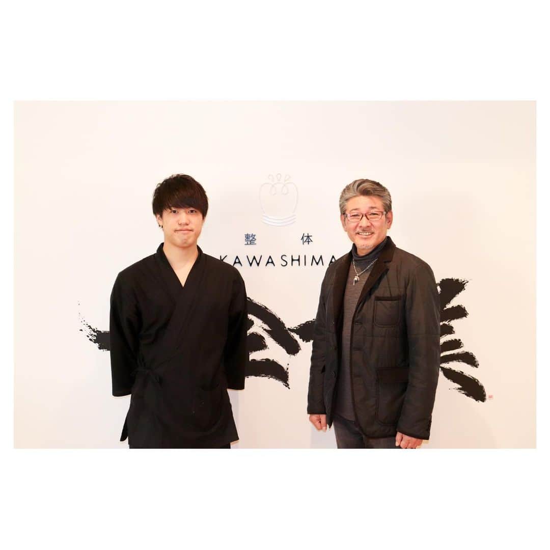 美容整体師川島さん。のインスタグラム：「シブがき隊 布川さん〜😁 取材と施術受けられました👨🏻‍⚕️ . 今月は、 ビックネームの施術2〜3名 入ってます😚 . #整体KAWASHIMA #代表取締役 #川島悠希 #2020年  #一気に登ります！」
