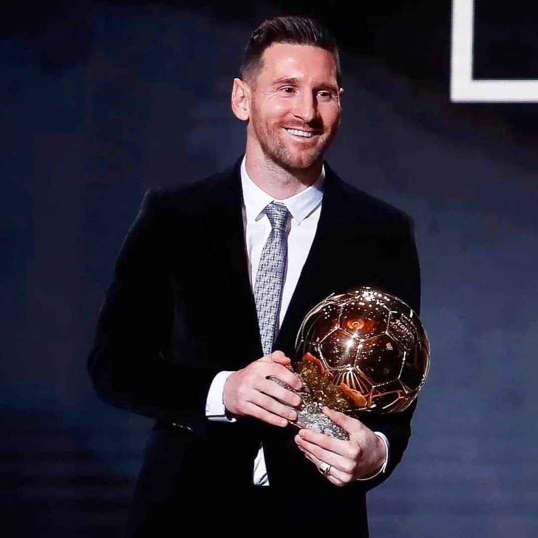 マルク・ムニエッサのインスタグラム：「El número 1!! #ballondor #messi ⚽️🐐」