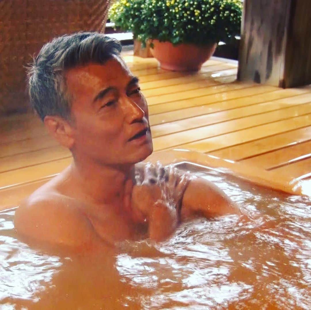 テレビ東京「朝の！さんぽ道」のインスタグラム：「今日も、初登場の渡辺裕之さんが、 湯けむりさんぽ！  お湯と人の温もりにほっこり！ 人気の温泉街と、銭湯がある街を歩きます！ お楽しみに！  #朝のさんぽ道 #テレビ東京 #渡辺裕之 #四万温泉 #伊香保温泉 #草津温泉 #北千住 #温泉 #銭湯 #湯けむり #ファイト一発 #ドラマー」