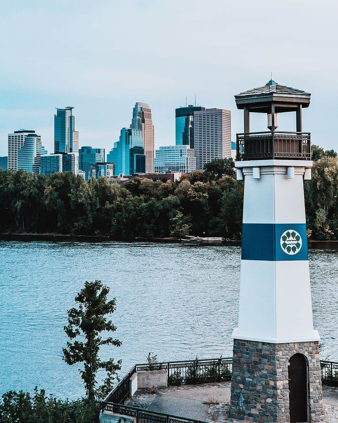 KLMオランダ航空さんのインスタグラム写真 - (KLMオランダ航空Instagram)「Known for its beautiful parks, lakes and the Mississippi river, we take you to the buzzing Twin City of Minneapolis. Check our stories to see it all! 🏙️🚣‍♀️ #KLM #RoyalDutchAirlines #flyKLM」12月3日 22時04分 - klm