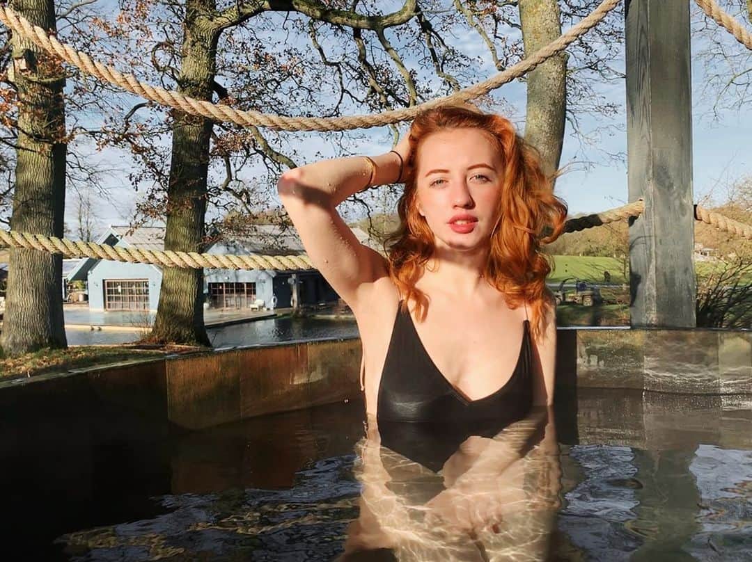 ベッキー・クルーエルのインスタグラム：「🌊」