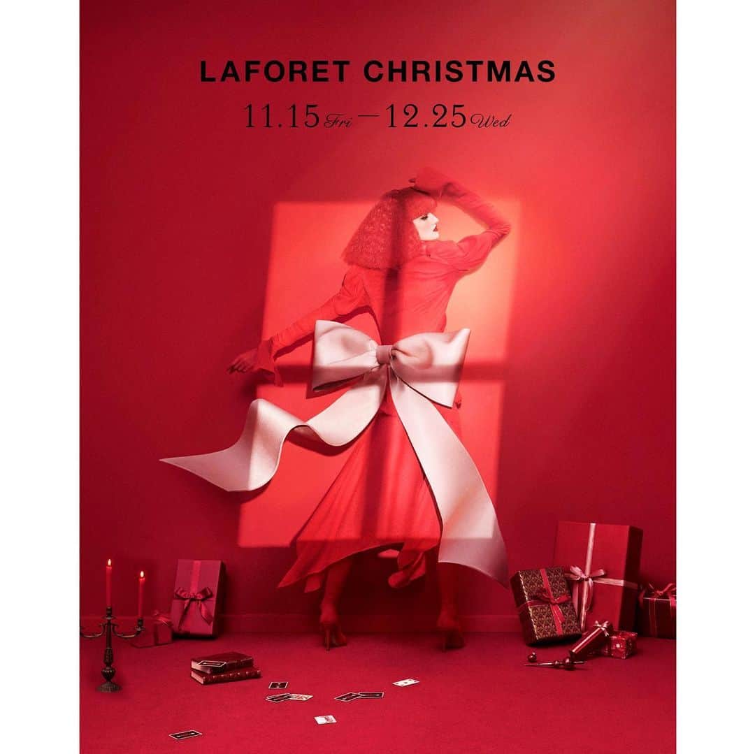 吉田ユニさんのインスタグラム写真 - (吉田ユニInstagram)「LAFORET CHRISTMAS 2019.11.15fri-12.25wed #present #presentbox  #window #窓の光 #プレゼント #ribbon  #laforet #christmas  #xmas」12月3日 22時23分 - yuni_yoshida