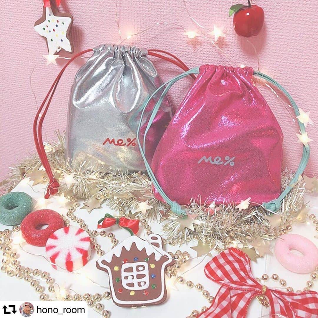 Me%さんのインスタグラム写真 - (Me%Instagram)「❤️いよいよ今週から❤️ クリスマスノベルティフェア🎅 12/6(金)から各店舗、.stにて開催❤️ 税込¥3500以上でキンチャクBAGをプレゼント🎁 クリスマス気分を盛り上げるキラキラデザイン💓 自分へのご褒美としてゲットしてみては？😍 . @hono_room . ぜひお店やWEBSTOREでチェックしてみてね🙆‍♀️ . ====================== TOPページのURLからチェック👉 @me_percent ======================= #ミィパーセント #mepercent #新宿ルミネエスト #ルミネ池袋 #shibuya109 #名古屋パルコ #ノベルティ #ミィパーノベルティ#キンチャク#ポーチ」12月3日 22時37分 - me_percent