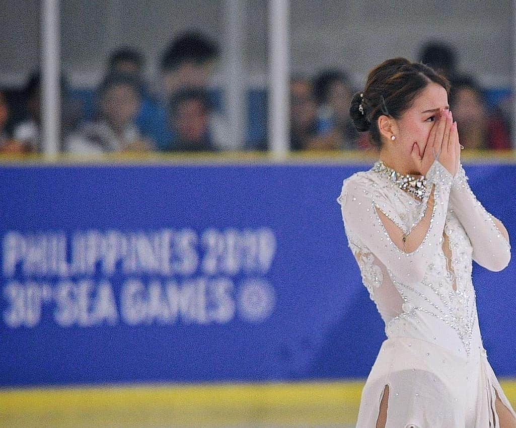 クロエ・イングさんのインスタグラム写真 - (クロエ・イングInstagram)「These are the moments.❣🇸🇬🥇 Heartwarming and truly unforgettable. - "I chose to represent Singapore… so I decided if I really wanted to excel and represent my country to the best of my ability, this was one of the steps that would be most beneficial for me. Regardless of where I am, I always call Singapore home.” 🇸🇬⛸❣ - Link: https://mothership.sg/2019/12/chloe-ing-interview/ - Thanks to @mothershipsg for the article, and for telling a piece of my story. - #HomeIsWhereTheHeartIs #TeamSingapore #OneTeamSG #Mothership #MothershipSG #FigureSkating #Twins #Singapore #RoarAsOne #SEAGames2019 #OneTeamSG #TeamSingapore #MajulahSingapura」12月3日 22時46分 - ing.chloe