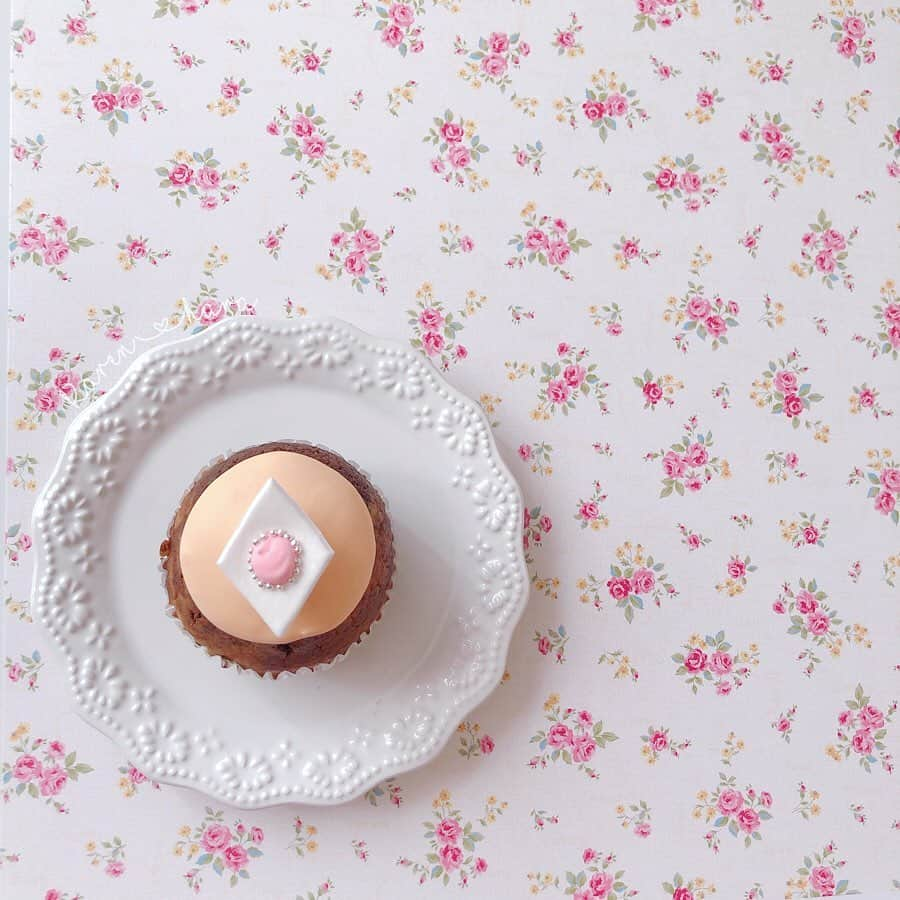 原かれんさんのインスタグラム写真 - (原かれんInstagram)「᯽ cupcake♡  かわいいけど食べちゃう  大好きなケーキ屋さん♡ いつも癒される  #faitenbonbons （ @faitenbonbons ) #フェッタンボンボン #新町カフェ #カップケーキ #cupcakes #ゆめかわいい  #kawaii #foodstagram #cafestagram  #osaka #osakacafe #関西カフェ #大阪カフェ巡り  #오사카카페 #막스타그램 #맛집 #오사카 #スイーツぴろぴろ」12月3日 23時01分 - karen_hara315