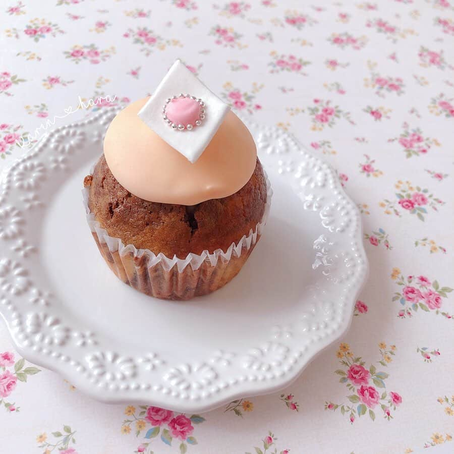 原かれんさんのインスタグラム写真 - (原かれんInstagram)「᯽ cupcake♡  かわいいけど食べちゃう  大好きなケーキ屋さん♡ いつも癒される  #faitenbonbons （ @faitenbonbons ) #フェッタンボンボン #新町カフェ #カップケーキ #cupcakes #ゆめかわいい  #kawaii #foodstagram #cafestagram  #osaka #osakacafe #関西カフェ #大阪カフェ巡り  #오사카카페 #막스타그램 #맛집 #오사카 #スイーツぴろぴろ」12月3日 23時01分 - karen_hara315