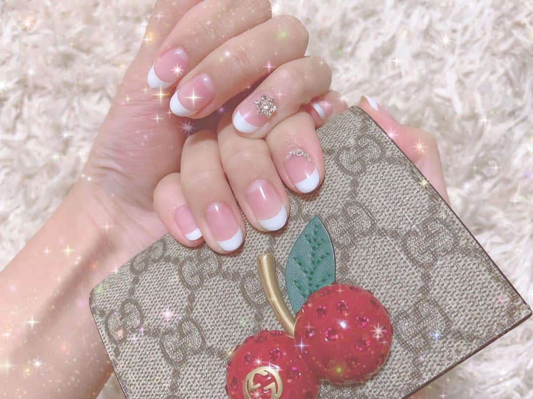 のインスタグラム：「NAIL❄💞 #ネイル #ネイルデザイン #ラビィ #冬 #渋谷 #nail #raviy #love #winter」