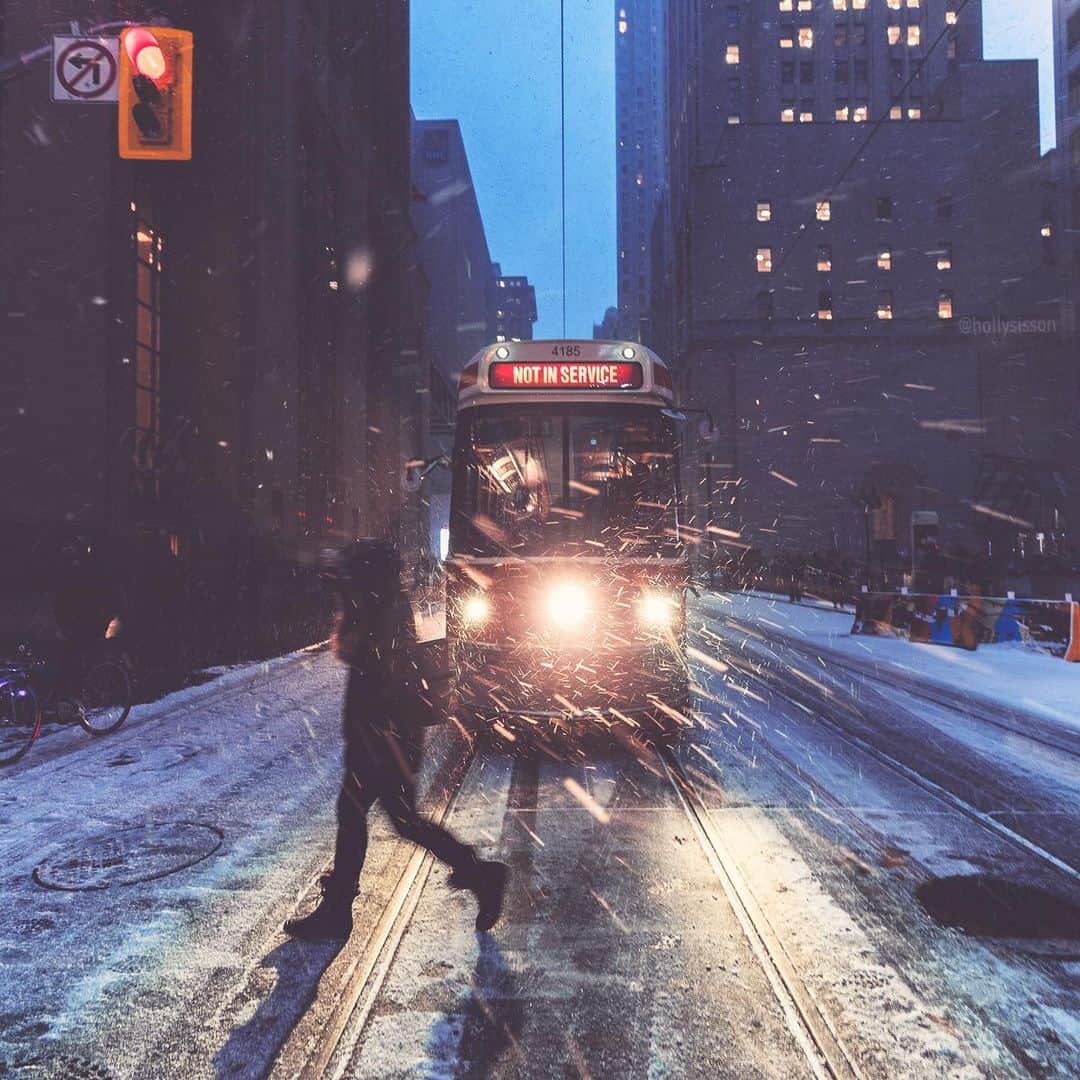 のインスタグラム：「I’ll bet the people of Toronto are tired of this message... #toronto #ttc #snow #snowstorm ~ Canon 1D X MkII + 16–35 f2.8L @ f2.8 16mm (See my bio for full camera equipment information plus info on how I process my images. 😊)」