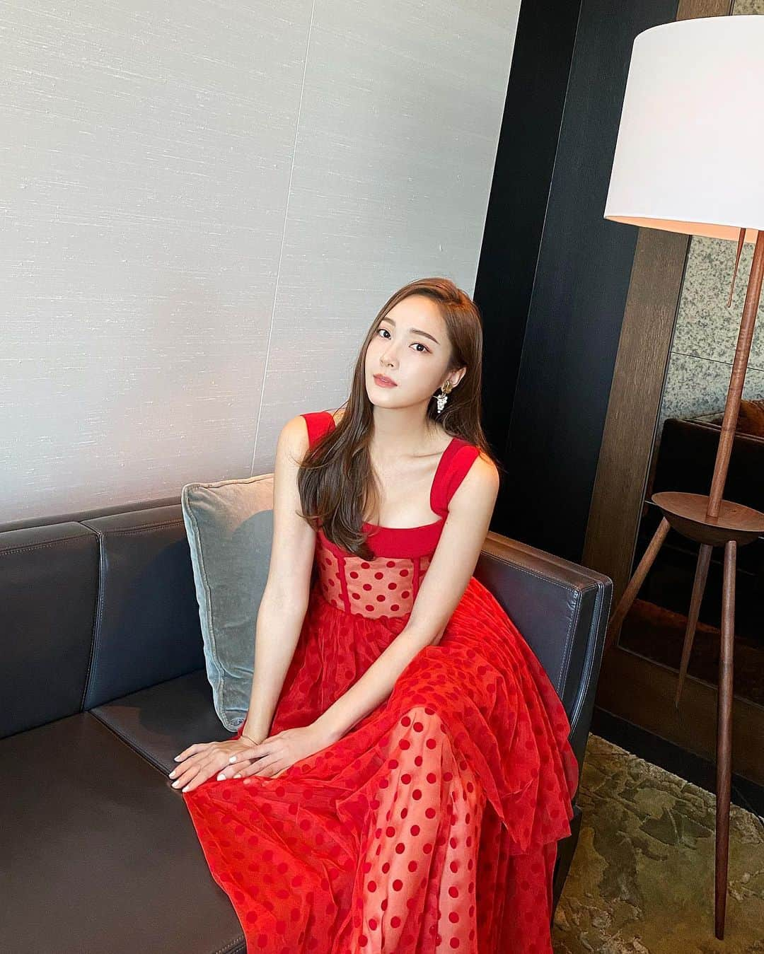 ジェシカ さんのインスタグラム写真 - (ジェシカ Instagram)「Lady in Red♥️🎶」12月3日 23時24分 - jessica.syj