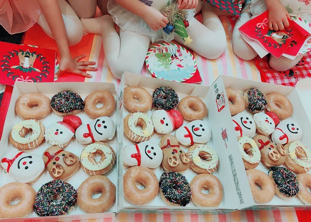 白木夏子さんのインスタグラム写真 - (白木夏子Instagram)「#ポヨ子 バレエ教室のクリスマス会🎄みんなでプレゼント交換したり、ドーナツ🍩食べたり、先生がたの優しいお気持ちに溢れた時間に癒されました。 @reikoballerina のバレエ教室は、心の豊かさを育ててくれる素晴らしい教室🥺感謝感謝です」12月3日 23時40分 - natsukoshiraki