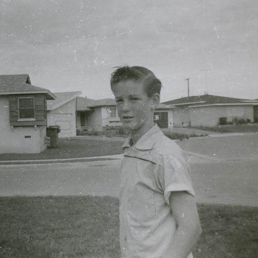 ブライアン・ウィルソンさんのインスタグラム写真 - (ブライアン・ウィルソンInstagram)「January 1957: Brian outside his home in Hawthorne, CA. Ten years later, this young boy would go on to revolutionize pop music with classic Beach Boys singles and albums, including Pet Sounds, SMiLE and so much more.  #1957 #hawthorne #california #thebeachboys #petsounds #smile #changetheworld」12月3日 23時41分 - brianwilsonlive