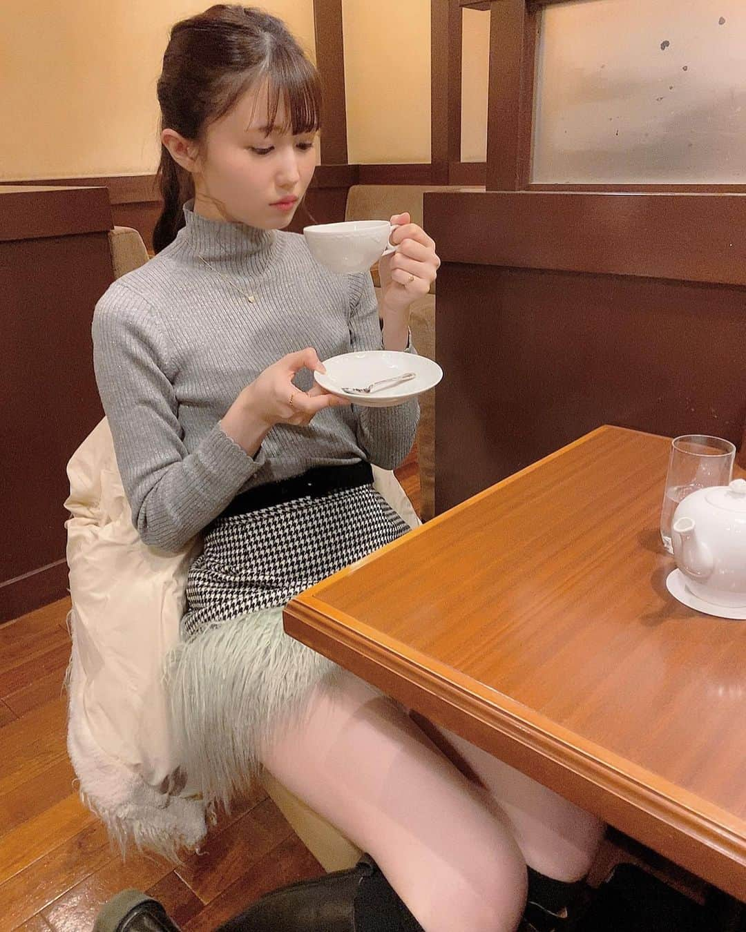 増澤璃凜子さんのインスタグラム写真 - (増澤璃凜子Instagram)「ユニクロのタートルネックと 合わせるのがすごいすき。 . （ふともも長いんじゃ）🐩 #りりこふく #tops #uniqlo #skirt #lilienroom #リーリンルーム #boots #rasvoa」12月3日 23時37分 - ririkomasuzawa