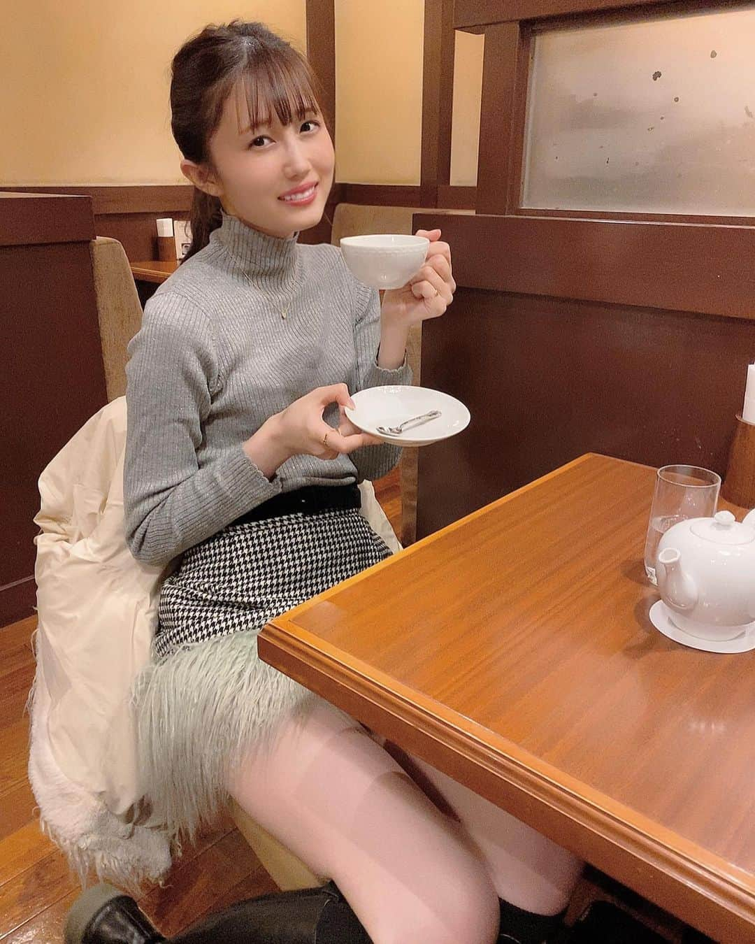 増澤璃凜子さんのインスタグラム写真 - (増澤璃凜子Instagram)「ユニクロのタートルネックと 合わせるのがすごいすき。 . （ふともも長いんじゃ）🐩 #りりこふく #tops #uniqlo #skirt #lilienroom #リーリンルーム #boots #rasvoa」12月3日 23時37分 - ririkomasuzawa