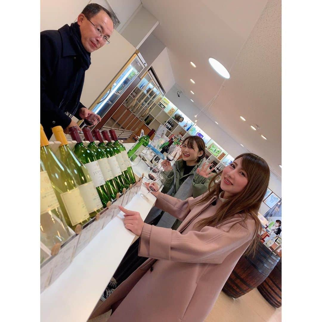 鈴木咲さんのインスタグラム写真 - (鈴木咲Instagram)「小諸のワイナリーを見学したりしたよ！ 試飲が沢山出来て楽しかった🍇 私は極甘口の白を気に入って買いました、貴腐ワインのように甘くお花のような良い香りがしてずっと口に含んでおきたい😭 . . . . . #長野 #長野観光 #長野グルメ #小諸 #小諸市 #ワイナリー #マンズワイン #マンズワイン小諸ワイナリー #ワイン」12月3日 23時49分 - sakisuzuki1103