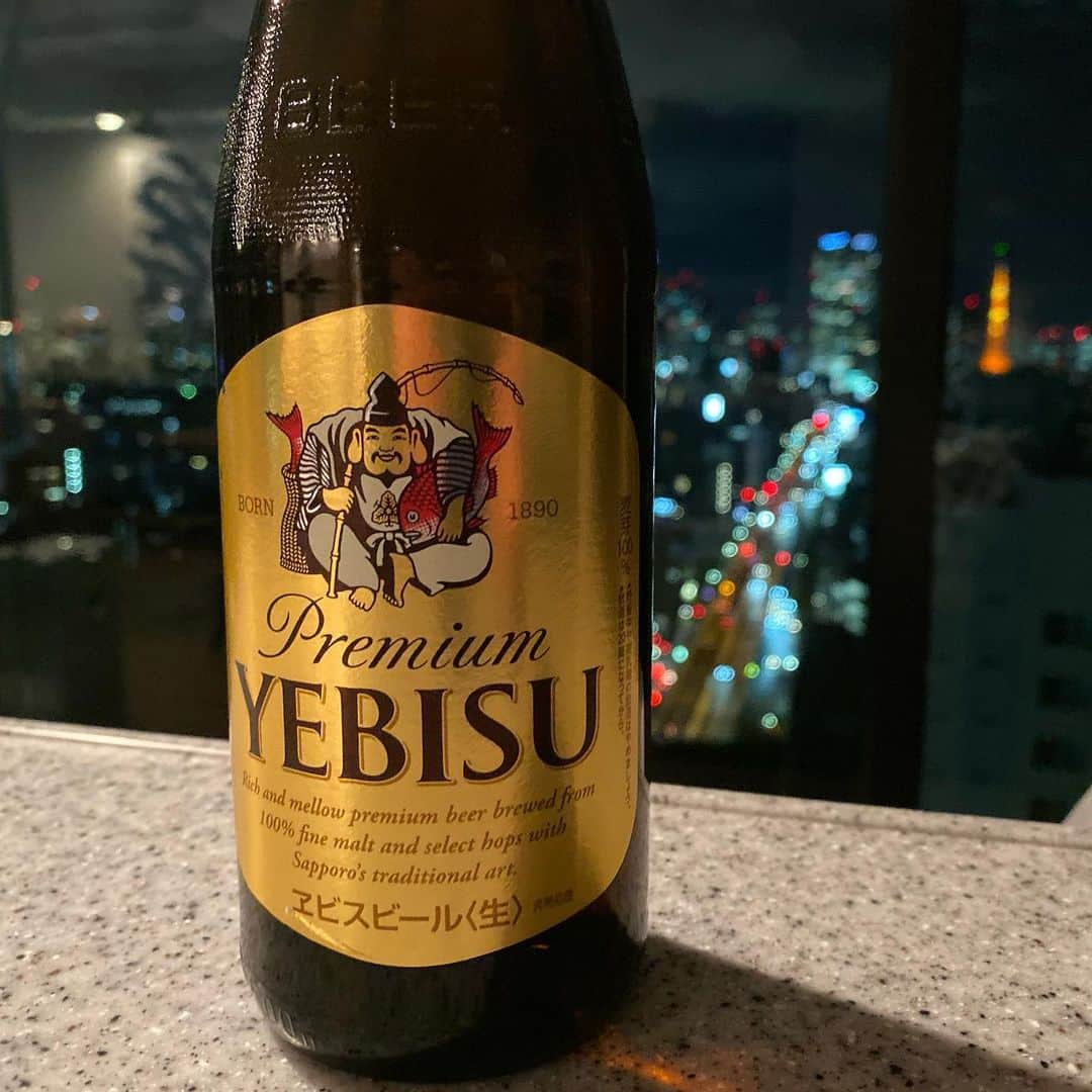 谷正人のインスタグラム：「そういえば、昨夜の納会でたまたま、鯛が2匹いるヱビスビールをいただきました。レアらしいです。#ヱビスビール」