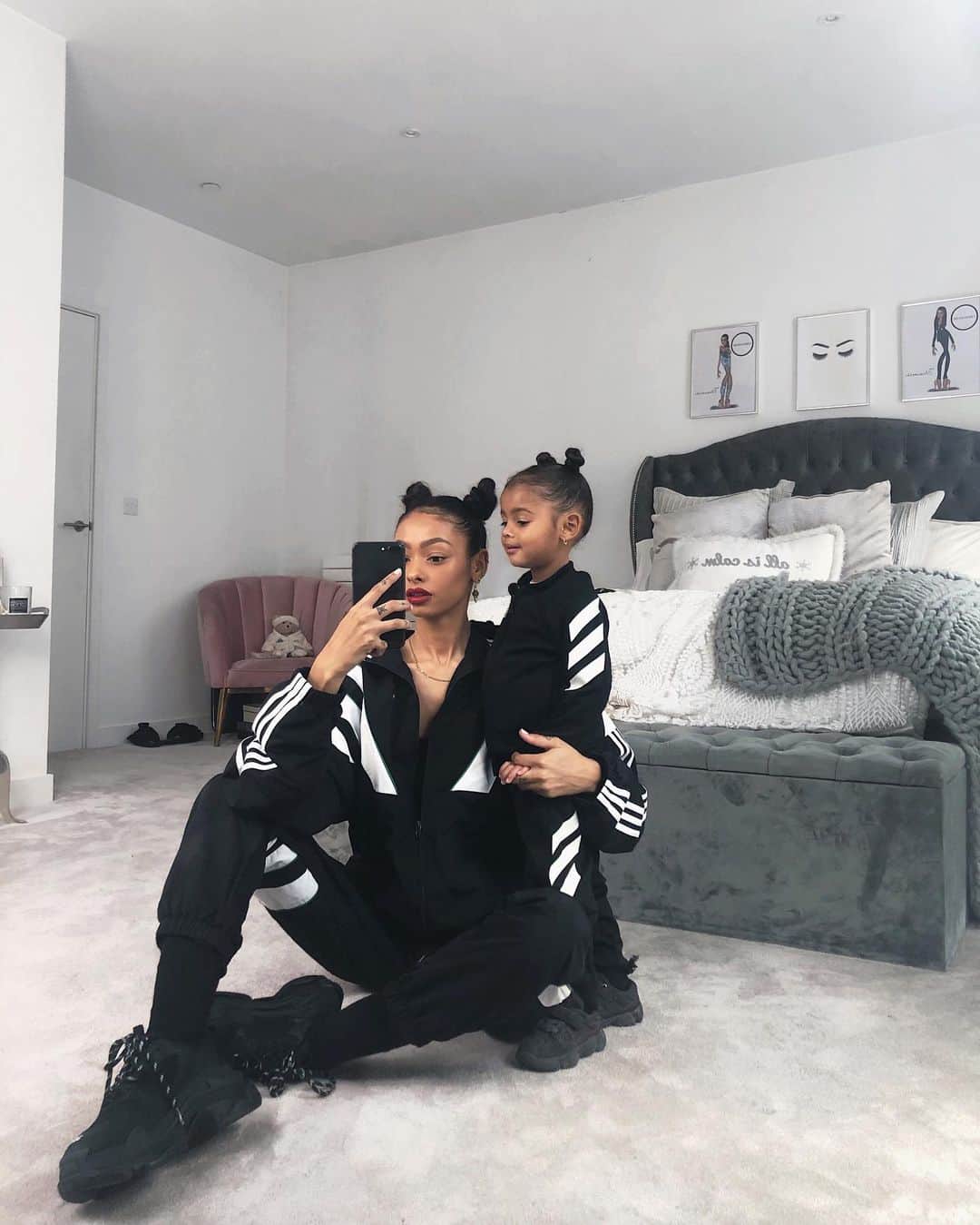 ジェイデ・ピアスのインスタグラム：「An old one but a good one. | 🖤@worldofayla」