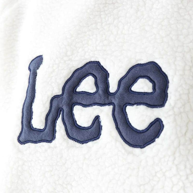 ジーンズメイトさんのインスタグラム写真 - (ジーンズメイトInstagram)「#Lee #プルパーカー  もこもこがかわいいフリースボアパーカー。ルーズなシルエットなので細身のボトムスと合わせるとすっきりとしたスタイリングになります。フロント部分の大きなブランドロゴ（Lee）がポイント♪ユニセックスアイテム。 ・ #ジーンズメイト #jeansmate  #ブランドスウェット  #ブランドコーデ #もこもこ  #モコモコ #モコ好き #女の子コーデ  #パーカー女子  #暖かい #冬コーデ #冬が始まるよ  #ロゴ #スウェット #カワイイ #可愛い #オススメ #パーカー好き」12月3日 23時54分 - jeans_mate