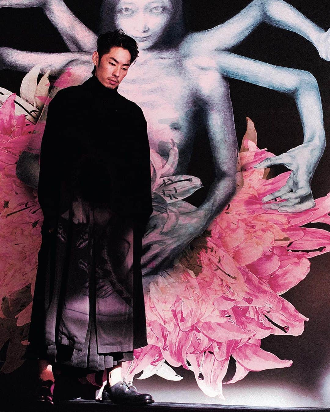 山本耀司さんのインスタグラム写真 - (山本耀司Instagram)「Yohji Yamamoto BLACK SCANDAL SS20 Collection.  Available on December 6th in Japan.  Model @vannesswu  #YohjiYamamoto #BlackScandal #VanNessWu #SS20」12月4日 0時07分 - yohjiyamamotoofficial