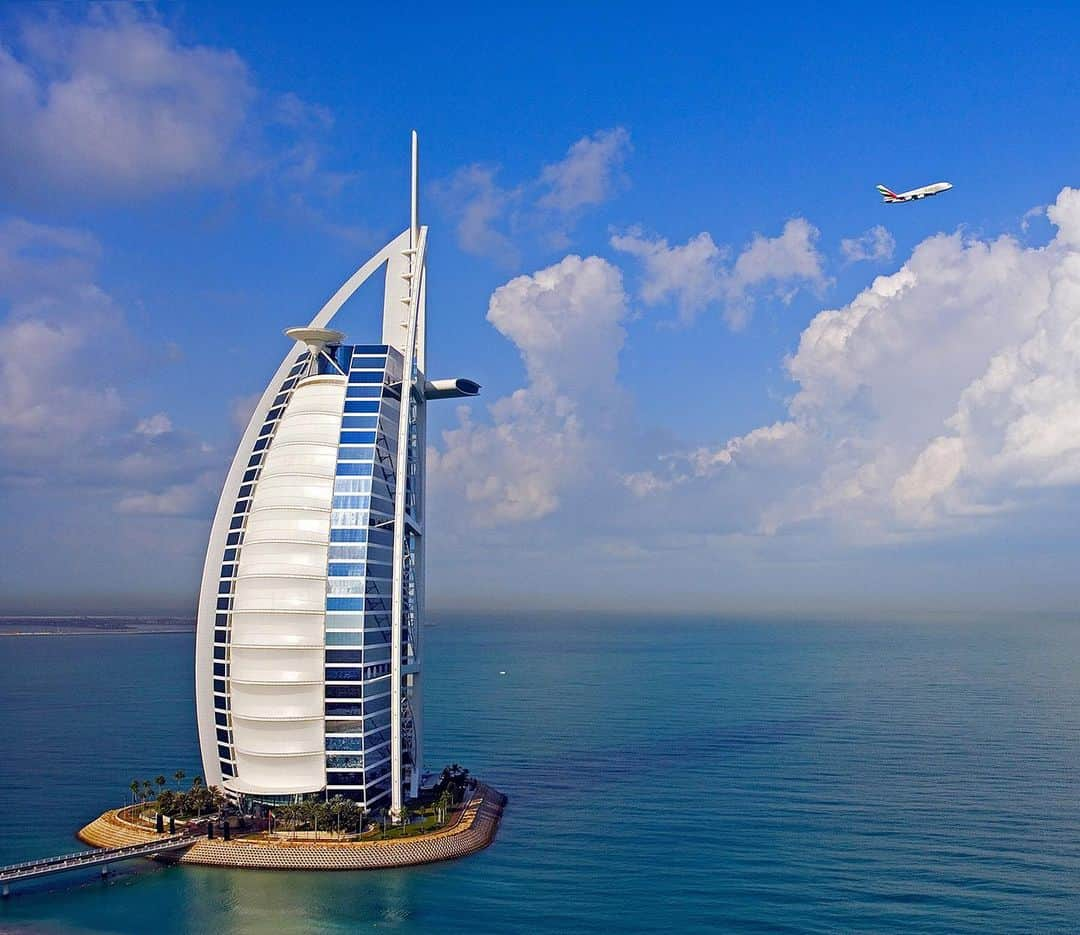 エミレーツ航空さんのインスタグラム写真 - (エミレーツ航空Instagram)「Did you know? @BurjAlArab, a groundbreaking architectural icon reflecting the heritage and traditions of Dubai is celebrating 20 years this week.  #MyDubai #BurjAlArab #EmiratesAirline #FlyEmiratesFlyBetter」12月4日 0時01分 - emirates