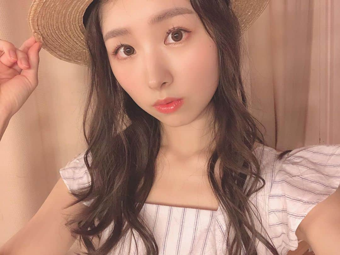 岩立沙穂さんのインスタグラム写真 - (岩立沙穂Instagram)「👒 . 麦わら帽子〜 デコ出しに丁度良くて好き😊 シアターの女神公演の衣装です💓 . . #AKB48 #アイドル #衣装 #シアターの女神公演 #おでこ #麦わら帽子 #季節外れの」12月4日 0時01分 - saho_iwatate104