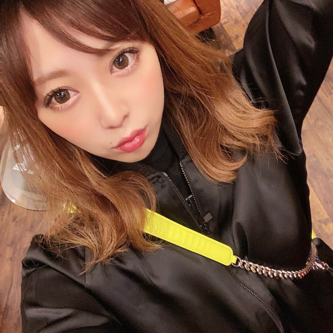 瀧谷まゆさんのインスタグラム写真 - (瀧谷まゆInstagram)「最近好きな服装の系統が 何系とかではなく 着疲れしないものになってきました👵 最近下マツエクやめたり ラインを目尻だけにしたり チークもリップもオレンジ系にしたり メイクがどんどん薄くなる〜💄 #近況報告 #バルセロナ #バルセロナグループ #barcelona #touri  #桃李 #ニュークラブ #キャバクラ #ホステス #キャバ嬢 #北海道 #札幌 #さっぽろ #すすきの #ススキノ #歌舞伎町 #北新地 #錦 #中洲 #followme #likeforlikes #l4l #followforfollow #f4f #いいね返し」12月4日 0時08分 - mayu_velia