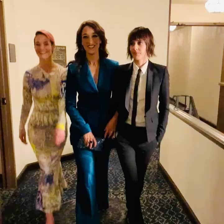 キャサリン・メーニッヒのインスタグラム：「This is how we pre game」