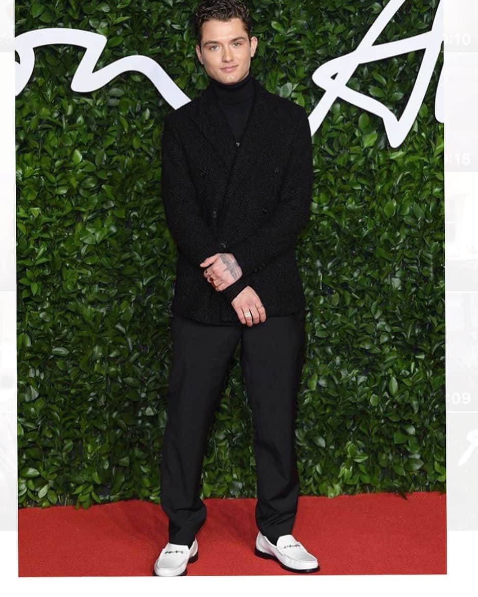 ラファティ・ロウのインスタグラム：「Fashion awards last night. Big love to @jimmychoo for having me on their table and providing my dancing shoes and to @armani for dressing me and winning the lifetime achievement award. Qualityyyy night」