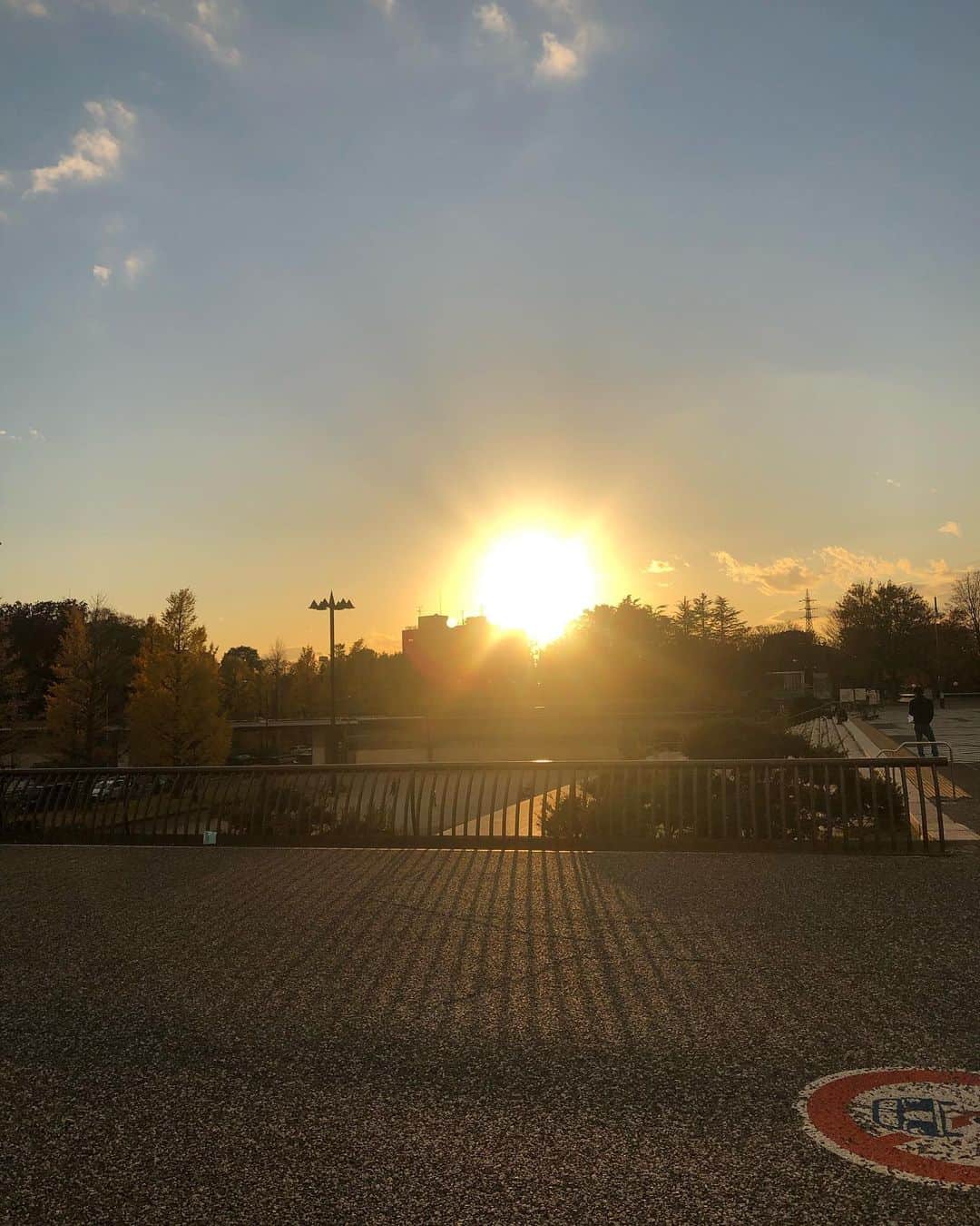 高橋ひとみさんのインスタグラム写真 - (高橋ひとみInstagram)「今日は12月とは思えない暖かい晴天の1日で、きれいな夕日を見ることができました😊 おやすみなさい！」12月4日 0時44分 - hitomi_momoe