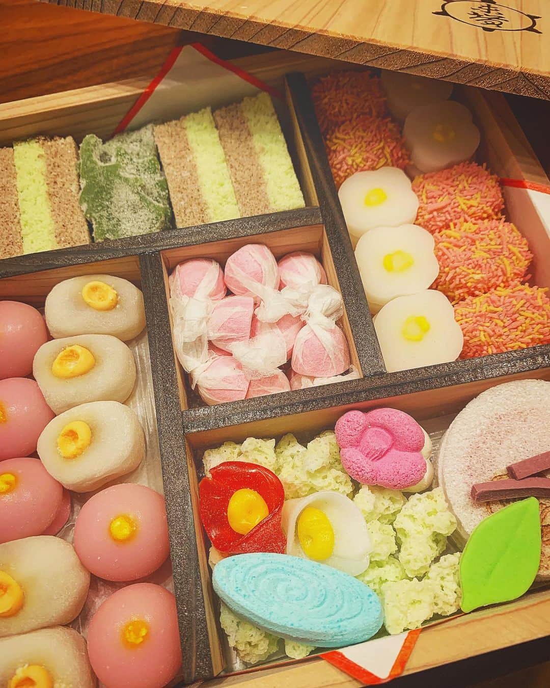 坂本眞一さんのインスタグラム写真 - (坂本眞一Instagram)「京菓子の美しさに溜息。」12月4日 1時13分 - 14mountain