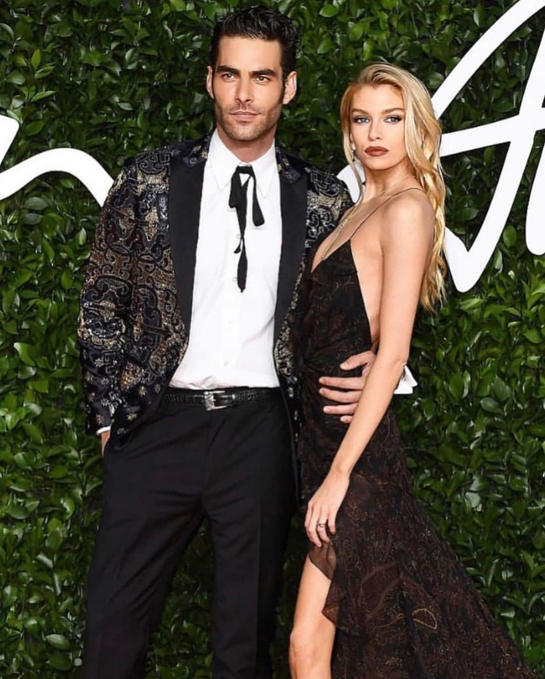 ジョン・コルタジャレナさんのインスタグラム写真 - (ジョン・コルタジャレナInstagram)「Last night with my mate @stellamaxwell at the #britishfashionawards dressed by @etro  #britishfashioncouncil #etro #stellamaxwell #bfa2019 #bfa」12月4日 1時20分 - jonkortajarena