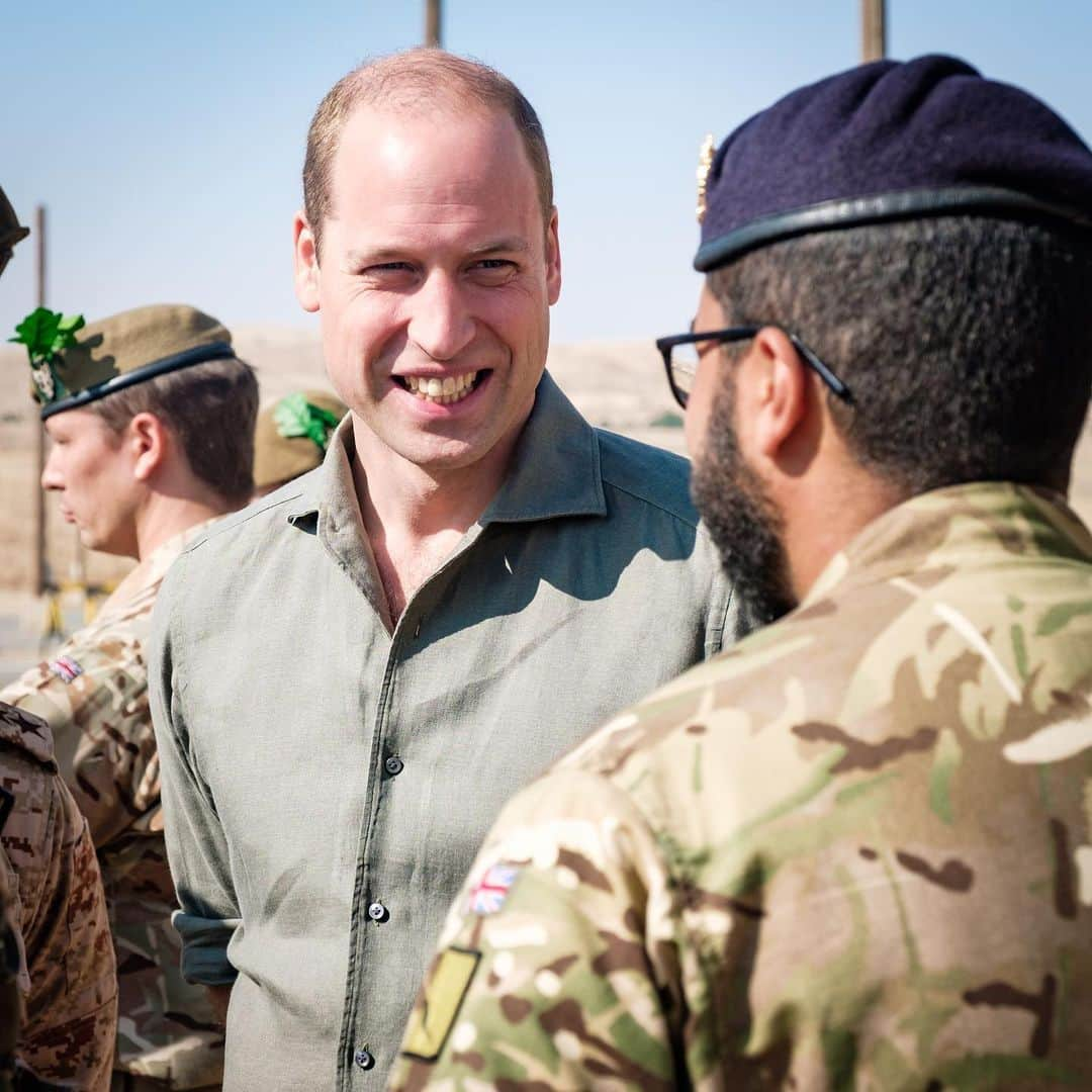 ウィリアム（ケンブリッジ公）さんのインスタグラム写真 - (ウィリアム（ケンブリッジ公）Instagram)「The Duke of Cambridge has spent time in Kuwait 🇰🇼 and Oman 🇴🇲 understanding the important security history of the region, and the UK’s 🇬🇧 current links with both countries from a defence perspective.  In Kuwait, The Duke joined Kuwaiti and UK troops at Exercise Desert Warrior for the bi-annual training exercise.  The Duke then travelled to Musandam in Oman to learn more about the Royal Navy of Oman’s responsibilities monitoring maritime traffic passing through the Strait of Hormuz.  Oman and Kuwait are key partners for the UK – The Duke met military personnel in both countries who are sharing expertise to improve security 📷 Kensington Palace / PA  #RoyalVisitKuwait #RoyalVisitOman」12月4日 1時33分 - princeandprincessofwales