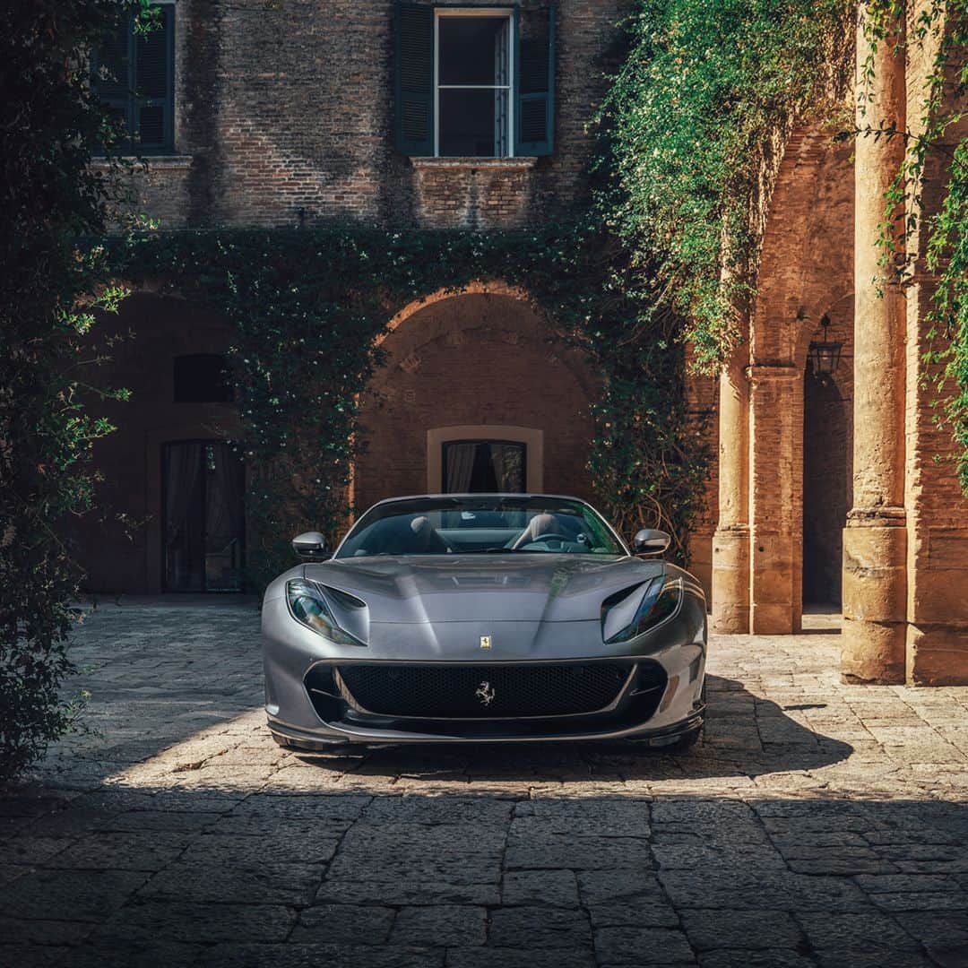 フェラーリさんのインスタグラム写真 - (フェラーリInstagram)「Muscular, refined and powerful: the #Ferrari812GTS marks the return of the V12 spider. #Ferrari #LuxuryCars #Exclusive #Details」12月4日 2時00分 - ferrari