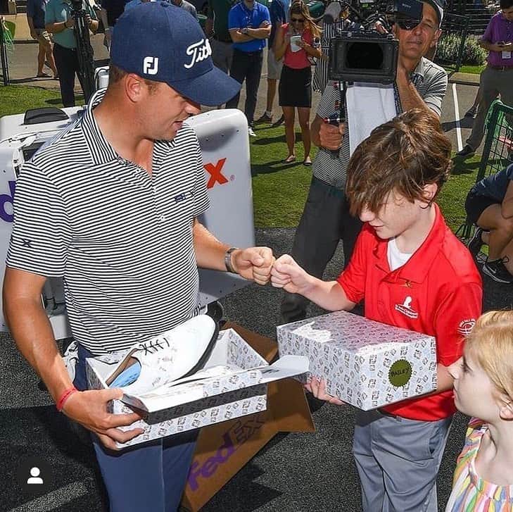 ジャスティン・トーマスのインスタグラム：「This past summer, my good friend Bailey designed an amazing pair of @FootJoy shoes that I wore all week in Memphis. In an effort to bring awareness to the fight Bailey and many others at St. Jude's battle everyday, #FJ and I are making this print available for everyone on #MyJoys to show their support. Keep fighting and never stop inspiring all those around you!」