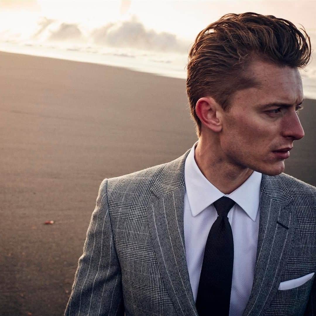 ギーブス&ホークスのインスタグラム：「#gievesandhawkes  Suit available exclusively at No.1 Savile Row」