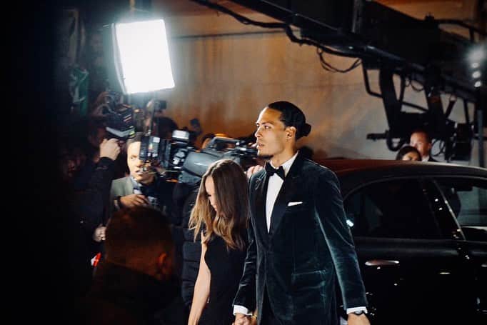 ビルヒル・ファン・ダイクさんのインスタグラム写真 - (ビルヒル・ファン・ダイクInstagram)「It was a great privilege to attend the 2019 Ballon d’Or last night 🏆  I was humbled by the warm reception that I received in Paris and I’d like to say thank you to everyone who made us feel so welcome. Firstly I’d like to congratulate @leomessi on winning your historic sixth Ballon d’Or 🏅  As I also said last night at the ceremony, it’s important to sit back and admire greatness when it’s in front of you. Congratulations on another incredible year. On a personal level it was an honour to be nominated and I am extremely proud to have come second and in the same company as two of the greatest players to ever play the game in @leomessi and @cristiano  We’ve enjoyed some good battles this year and I hope there will be many more to come. I am proud of my journey and I hope that my route in the game can help inspire others to always believe in yourself and to never give up on your dreams. I am hungry for more success on the pitch and will be working as hard as I can to keep improving and to continue to strive to be the best that I can be. It’s been an incredible 2019 so far but none of this would be possible without the love and support of my family, thank you for always being there. I must also say a huge thank you again to all of my teammates at Liverpool and the national team. Finally thank you to everyone in the football world for all of your messages of support, it means a lot to me and my family ❤」12月4日 2時28分 - virgilvandijk
