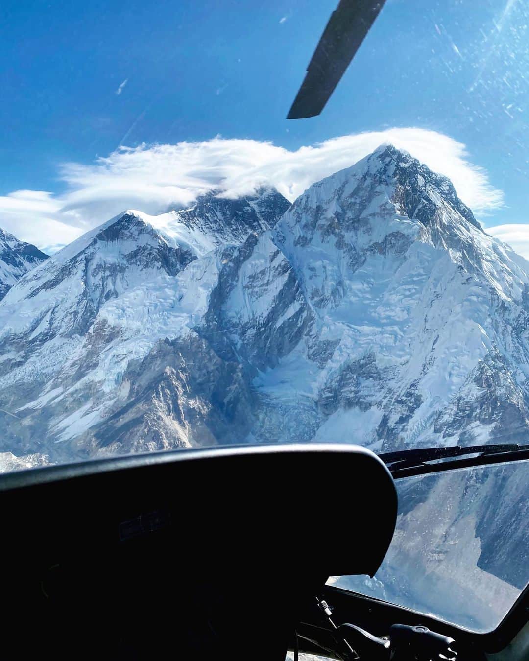 アンナ・アンドレスさんのインスタグラム写真 - (アンナ・アンドレスInstagram)「The highest mountain on earth is looking at you! 👁 It’s Everest. We were hiking to the altitude around 5300m and after took the special heli to take an epic flight around the peak of Everest, flight altitude was 7000m. 🏔/ На Вас смотрит вершина Эвереста! Мы дошли до высоты около 5300м и затем взяли спец вертолёты, поднялись на них до 7000м и рассмотрели вершину и ледники Эвереста на удивительно близком расстоянии и во всей красоте 💔 #Everest #MountEverest」12月4日 2時38分 - ann.andres